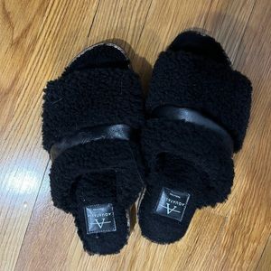 EUC Aquatalia Alina slippers